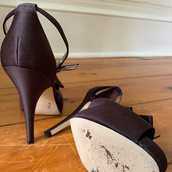 NINA chocolate brown satin 3” heels worn once - Picture 3 of 3